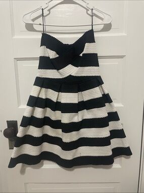 Sans Souci Black & White Textured Wave Dress